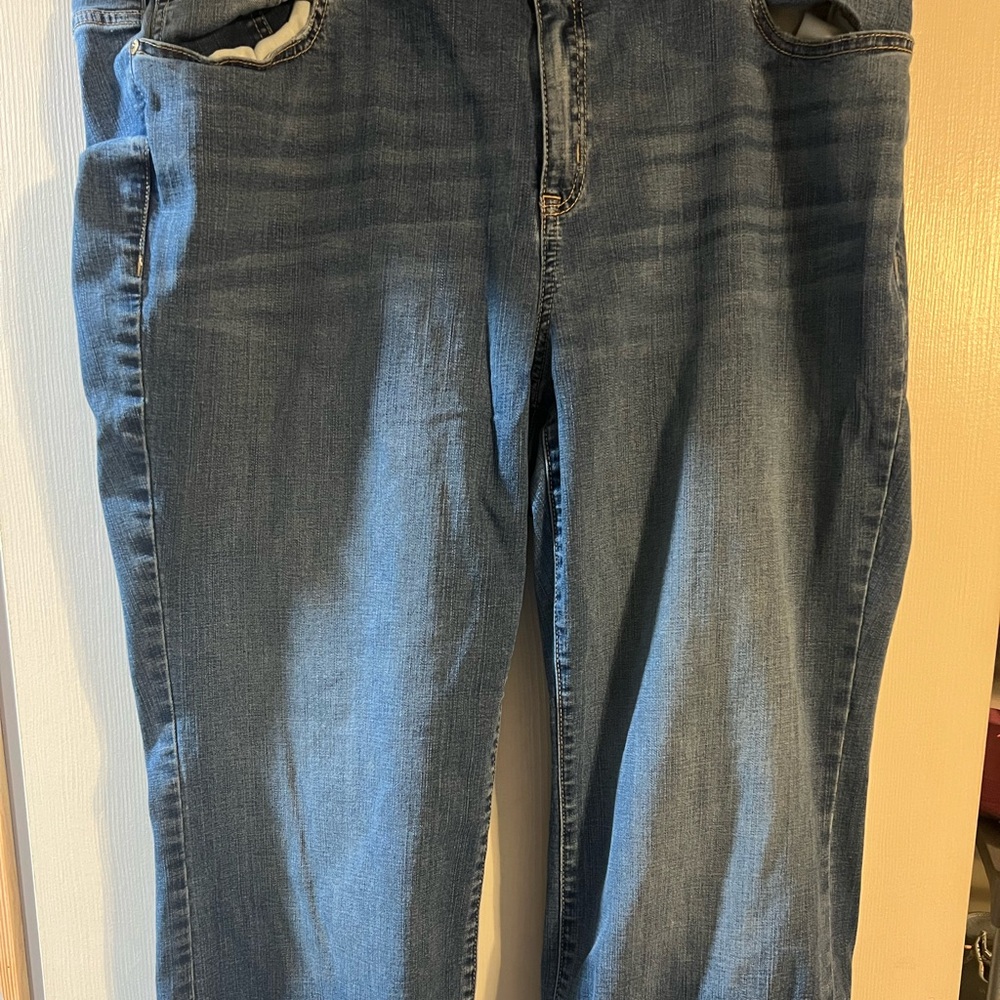 Lane Bryant Flex Magic Waistband Capri Blue Wash Jeans 22 mid-rise boot